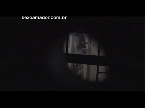 ❤️ Блонді таємно знімає на відео сусідський вуайерист, прихований за порожнистими цеглами ️❌ Шлюхи у нас ﹏